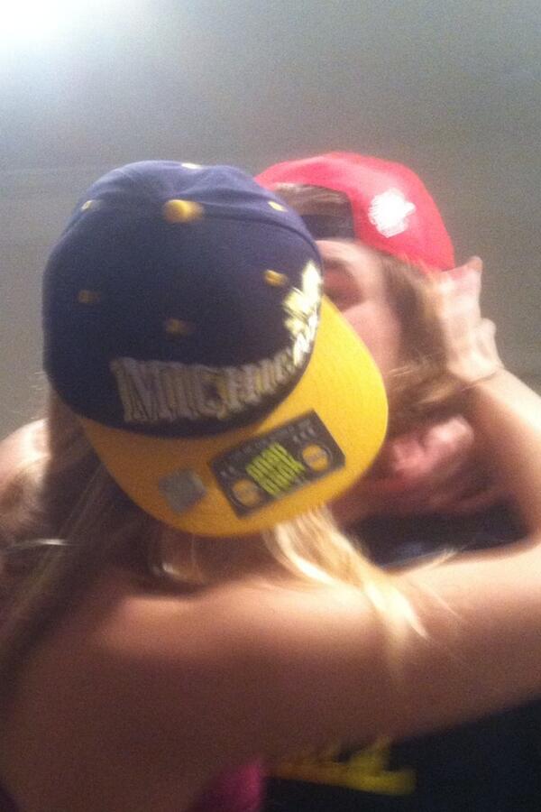 LeeUMakeout's tweet photo. It's been a while but you finally came through with a new picture #LeeUMakeOut http://t.co/biBwrulBKr