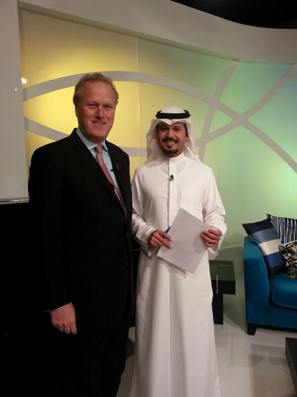 gmk_tv's tweet photo. اللورد مارلند مبعوث رئيس الوزراء البريطاني مع الزميل عزيز الشمري http://t.co/qromKAvuVP