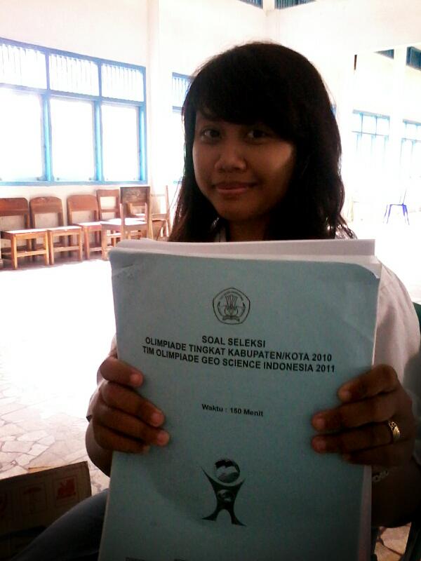 Nih ada jga yang lagi ngeksis wkwk :D ini lsh satu rekan kita yg trplih olimpiade geografi :p