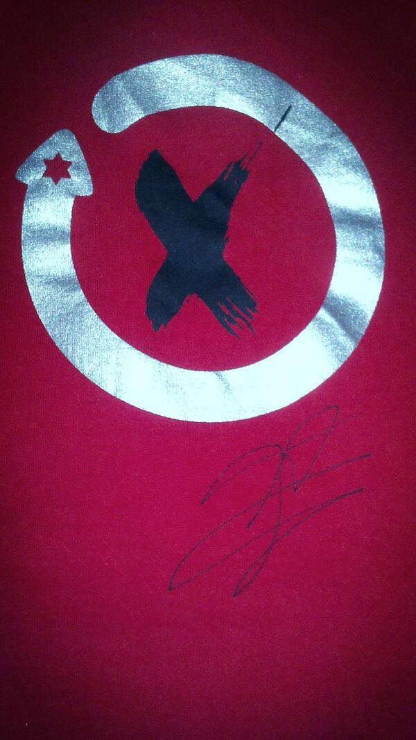 juanmaksk's tweet photo. @lorenzo99 Gracias por tener un ratito para firmar mi camiseta, suerte y a por ellos. http://t.co/9OxSbiG4YT