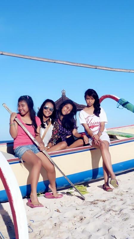 RT"<a href="/Kesyaww/">Kesya</a>: #pandawa #beach #fun #me #with @Eva_oppi <a href="/Niaariningsih/">Nia A </a> <a href="/DayuDepik/">dayud</a> "