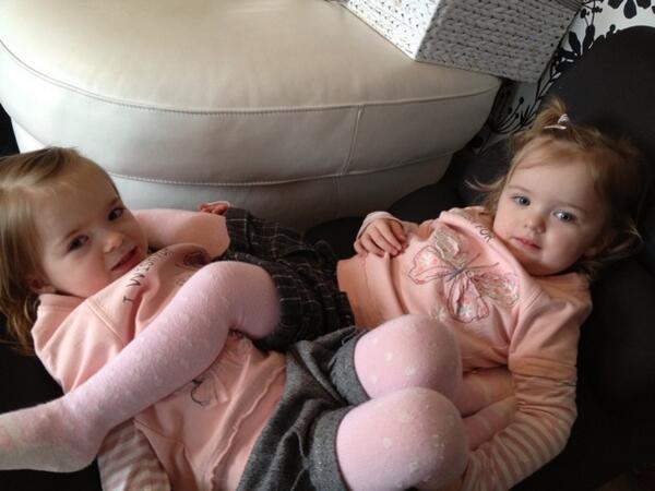doubtroub2010's tweet photo. Twin chill :) x http://t.co/IPq15xmPZg