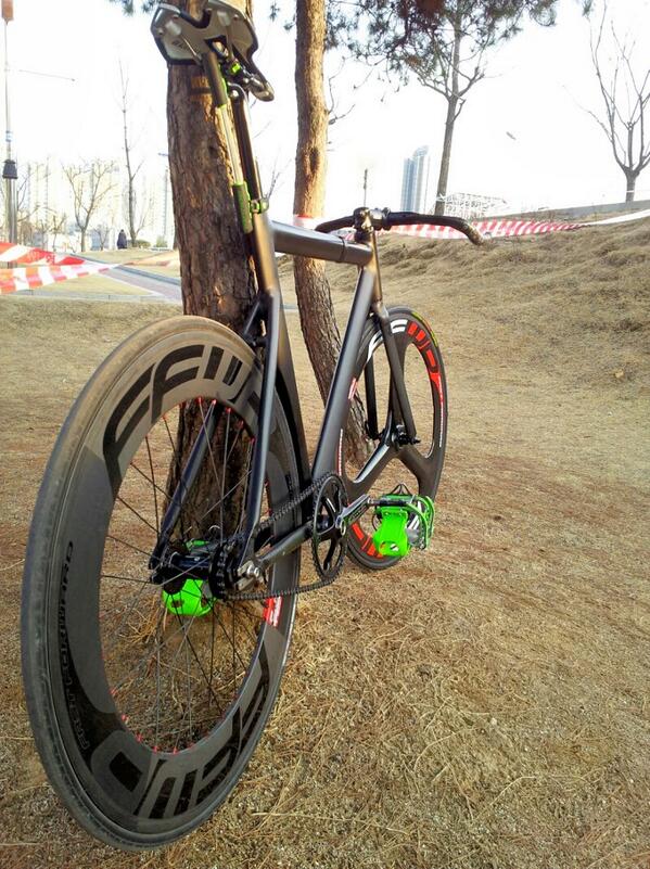 LeaderBikess's tweet photo. 725tr ffwd 88mm http://t.co/VgJnvwBpha