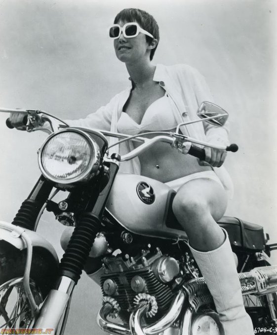 #vintage#hotgirlsonbikes http://t.co/zyMSIRLV3D<a href="/tag/freyjavansiren"class="tags"><span>#freyjavansiren</span></a><a href="/tag/alernativemodel"class="tags"><span>#alernativemodel</span></a>