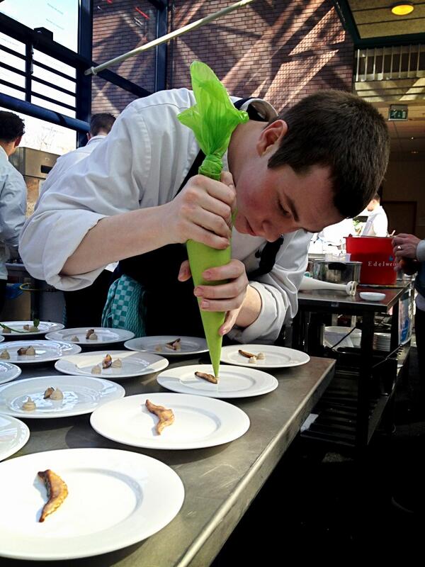 Opperste concentratie, ook bij de leerlingkoks #tweetjam7 #toekomst