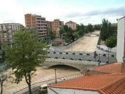 ActivaParques's tweet photo. Pero cuando deja de llover? Al final nos salen escamas...el Pisuerga a tope... http://t.co/lPxOQY9KaM