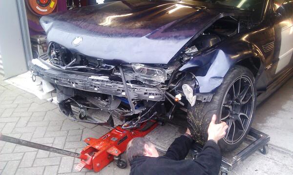 RacingJs's tweet image. Met deze BMW M3 is er iets niet helemaal goed gegaan op Zandvoort :-( Nu alles weer zo snel mogelijk in orde maken..