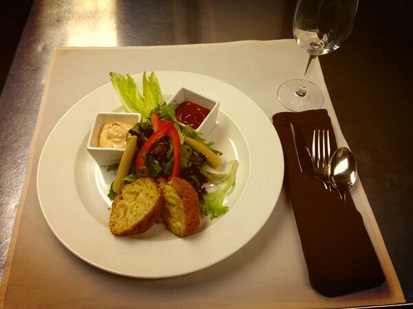 How do you make a childhood favorite better? You deep fry it of course! Mac 'n Cheese #Grill41 style!