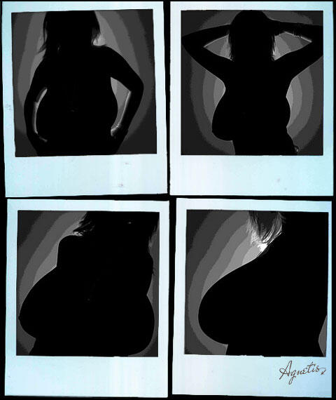 Black and White pictures, kisses, and cigarettes...romance is overrated.
Isn't it? http://t.co/Mr1Nc9dxPF