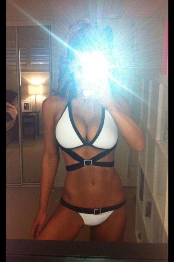 ChilangasSurf's tweet photo. #NoEsAmor si no te manda fotos así los #LunesDeChubbyBoobie http://t.co/o8bZ73f3hl