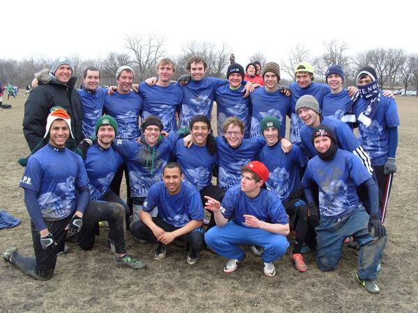 BLOB_Ultimate's tweet image. getting photobombed by the other team? #ultimateproblems @UNIUltimate @ultiproblems