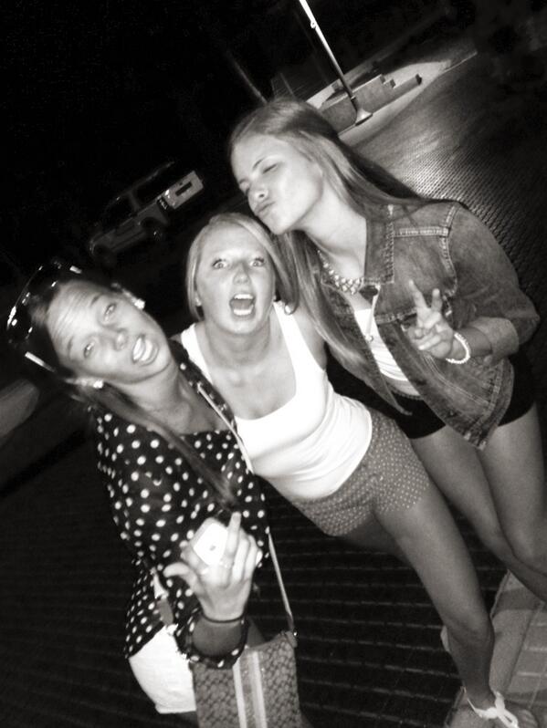 rachelskinner4's tweet image. super photogenic. #toomanyposts #nah