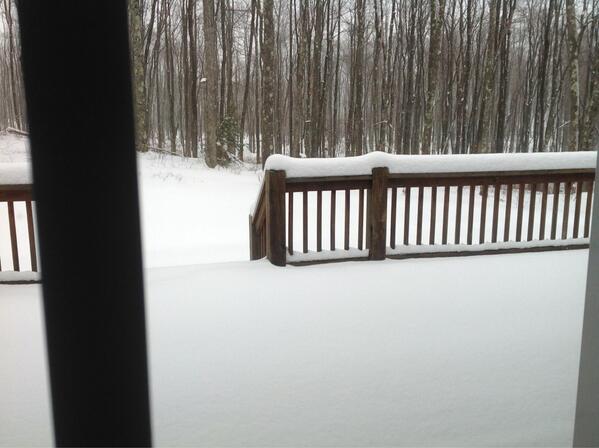 ricnotsick's tweet image. @amandaperry89 2"...that's not snow...THIS is snow...#overreactmuch