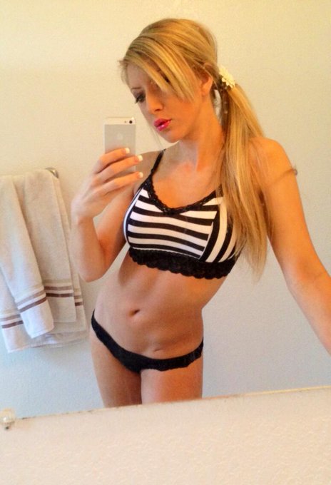 Happy #mirrormonday :P getting on mfc now, come play! http://t.co/RJ6Pgswpvu<a href="/tag/mirrormonday"class="tags">#mirrormonday</a>
