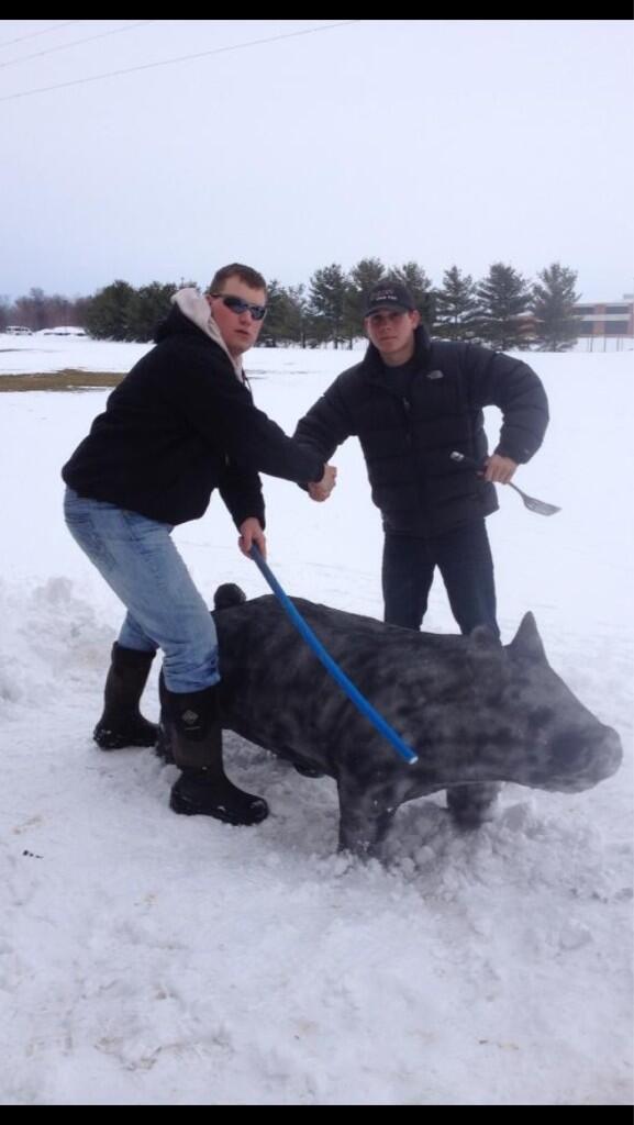 bannerchasing's tweet photo. Love this shot of "the handshake" to select the Champion Boar @ the 2013 Lakeland White Out Classic! #BlackIce1-3 http://t.co/BSN2ayfV8t