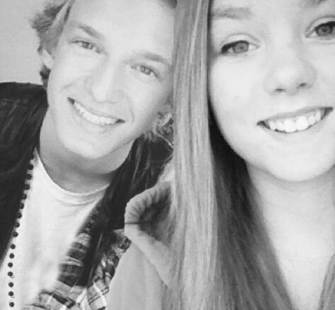 reputaytionss's tweet image. @CodySimpson #coderin do you ship it i do