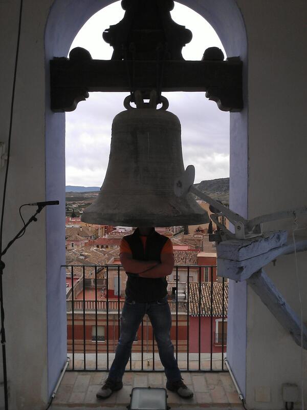 adrianolr89's tweet photo. @angeltate89 @sanchezmomo OIGO CAMPANAS EN MI CABEZA http://t.co/Po5AQiktDK