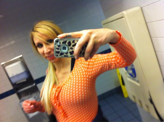 At airport http://t.co/t2xFPPyCVE