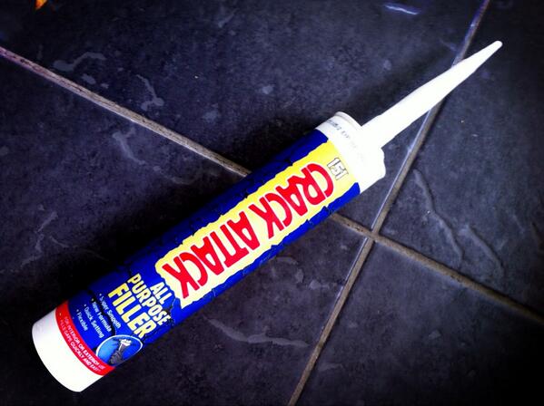 jlloydesq's tweet photo. The solution to builders bum. http://t.co/ZnnwZjj0Md