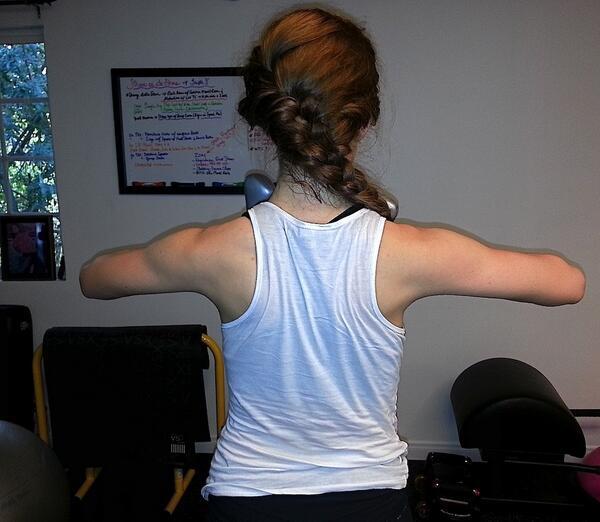 ZoeyDFacts's tweet image. Alicia just tweeted this photo of Zoey!! Omg those biceps!! #GuardiansinTraining #GoZoey @OfficialVAMovie