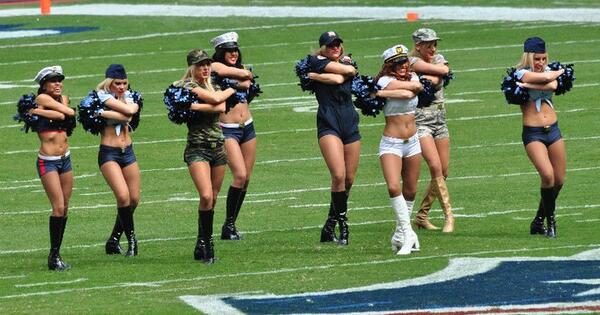 qball1116's tweet image. #Reason827634ToBeAnHTC #AwesomeOutfits #BabesOnParade #SaluteToService2010 @VanessaHTC @HTC_Morgan @TexansCheer