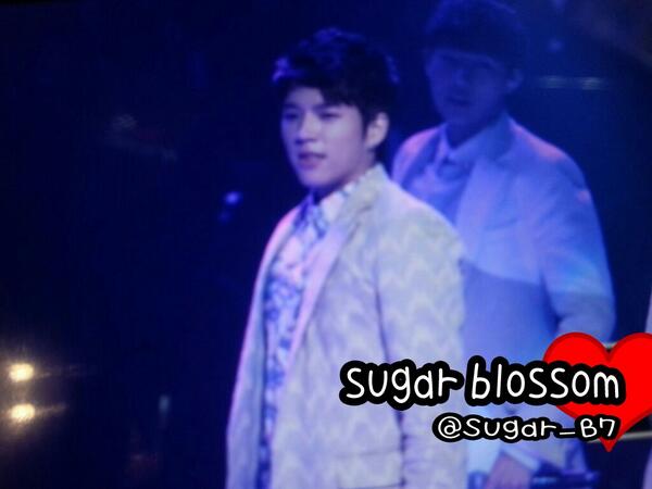 Sugar_B7's tweet photo. 120326 열린음악회 우현 :: 반짝반짝 http://t.co/VFpPSuWXVu