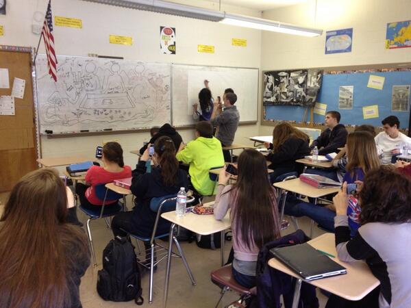 sramartiniello's tweet image. Spanish 4A inspired to pay homage to 9/11 and to do their &quot;take&quot; on Picasso&apos;s Guernica. #ArteEnEspañol