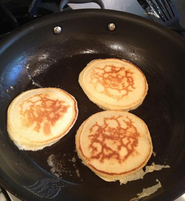gerardway's tweet photo. Who wants some fucking pancakes? http://t.co/0vumvXoXa6
