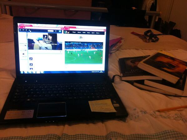 Anwyn_Williams's tweet image. Multitasking like a boss... #dissertationprocrastination
