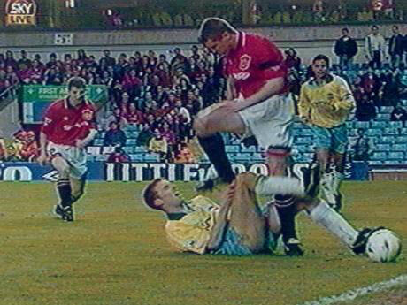 NOT_MOTD's tweet image. If you're wondering why Gareth Southgate agrees with everything that Roy Keane says, here is the explanation.