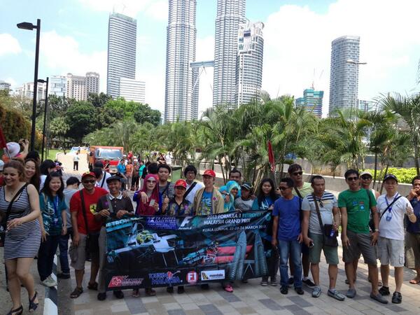 Group tour F1 sepang malaysia photo @twin tower