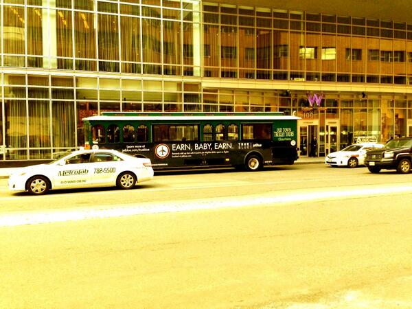 bweinb's tweet photo. @JetBlue looking good -- rockin out the Boston wrapped trolley with @vectormedia #BostonDomination http://t.co/lG2RIhl1Kv