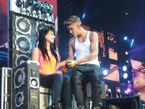 TeamJBSP's tweet image. La OLLG de Polonia, ayer. ( Vía @ProudBieber )