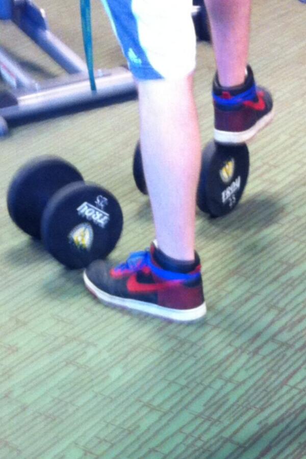 D3Problemz's tweet image. Kid on the club team at our school has to protect his ankles from bending off the ice as well #FigureItOutBud