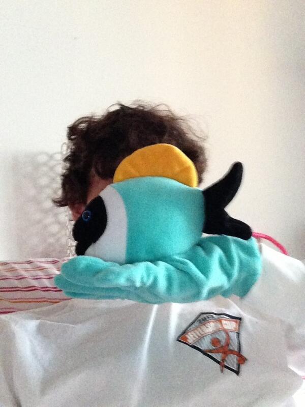 HUNTINGTON12345's tweet image. Fashion statement #FishGloves