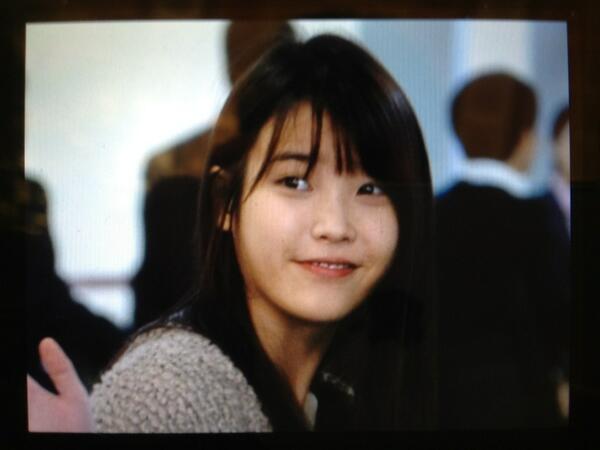 IUindo's tweet photo. RT @dooooly_: 130327 김포공항 출국 아이유 직찍 프리뷰 by 둘리 http://t.co/HY8UjCeoSN