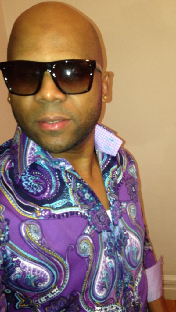 elkuty's tweet photo. David Cada Umbrella.......🎼🎼🎶 http://t.co/UkCvVBk6dO