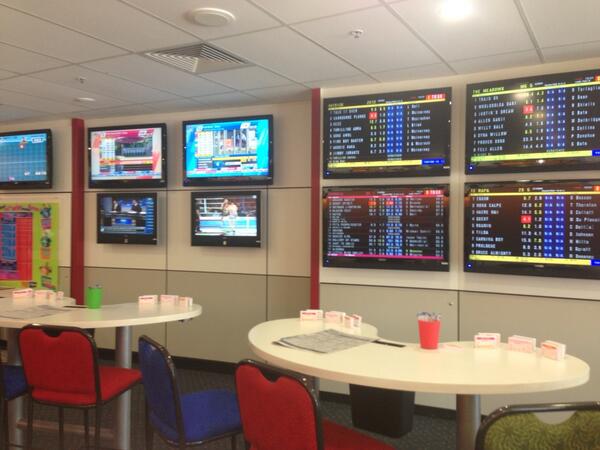 trenn0's tweet photo. Flat out at work http://t.co/mNvWivT9No