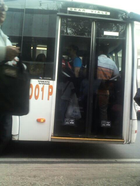 Rafaec7's tweet photo. @tvnpanama  los metros siguen dando mal servicios http://t.co/7IvYlKhzxr
