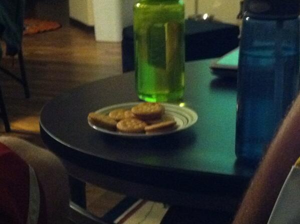 302RandyBoyz's tweet photo. Chief Wane Wane made a homemade bedtime snack. #futurechef http://t.co/yHm4NT1Kw5