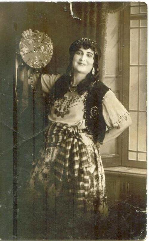 Фотография "Портрет М. Ароцкер - артистки БГПТ", 1930-е гг.
dkmf.by/detail-author-…