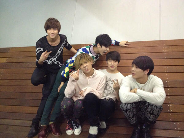【FTISLAND】　10thシングル「You Are My Life」発売記念イベント、無事終了いたしました！！写真はイベント終了後のメンバーです♪引き続き、応援よろしくお願いいたします！