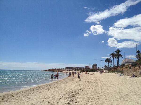 diegomayorse's tweet photo. Primer baño playero 2013..! Comprobado, aún está muy fría. Seguiremos informando http://t.co/fkPD4PmsIv