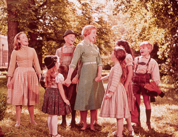 old_classic's tweet photo. the sound of music / الفيلم الغنائي الاستعراضي الأكثر شهرة في كل العصور.. ويستند الفيلم على مسرحية "مذكرات ماريا" (1 http://t.co/JUKXGTDoJc