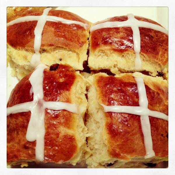 brasseriecayman's tweet image. Hot Cross Buns are on in The Market. Perfect on this chilly day with @BarringtonCoffe or #Organic #DiviniTea
