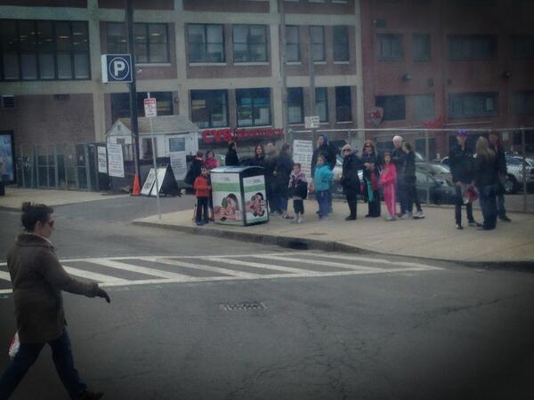 bweinb's tweet photo. SRK Play Time for the kids! @vectormedia #BostonDomination @fenwaypark http://t.co/ZeJxNvdUWU