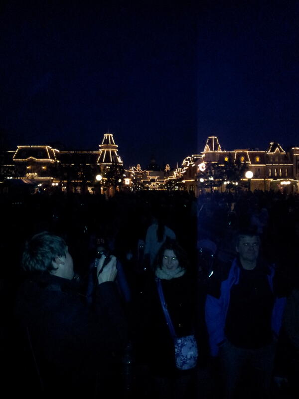 Ronaldkersten45's tweet photo. Zo even lekker weg geweest@ Disney land Parijs http://t.co/QfJYjwhc44