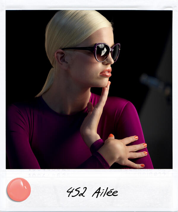 Dior's tweet photo. The voluptuous scent: 452 Ailée. Find out more in 30 minutes. #Dior #IconicColors http://t.co/LrakwBewln
