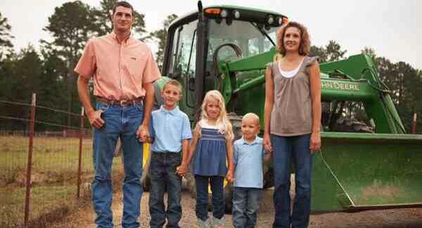 Земля для многодетных подмосковье. Американский фермер. Многодетные семьи дальний восток. Гектар многодетной семье. Земельные участки многодетным семьям.