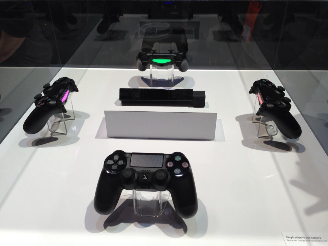 [Discussão] DualShock 4: O que mais lhe agrada? BGZAbCbCcAAss4_